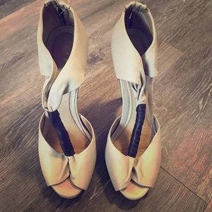 L.A.M.B t strap beige and brown pumps